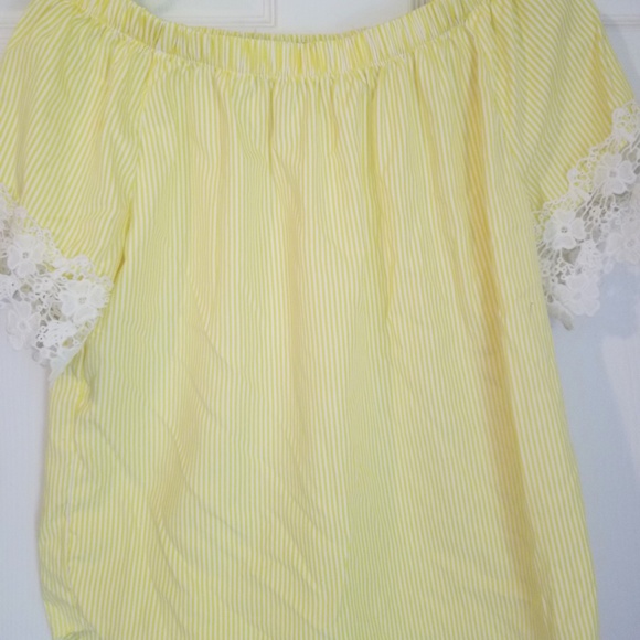 Roommates On Off Shoulder Top NWT Medium - Picture 3 of 6